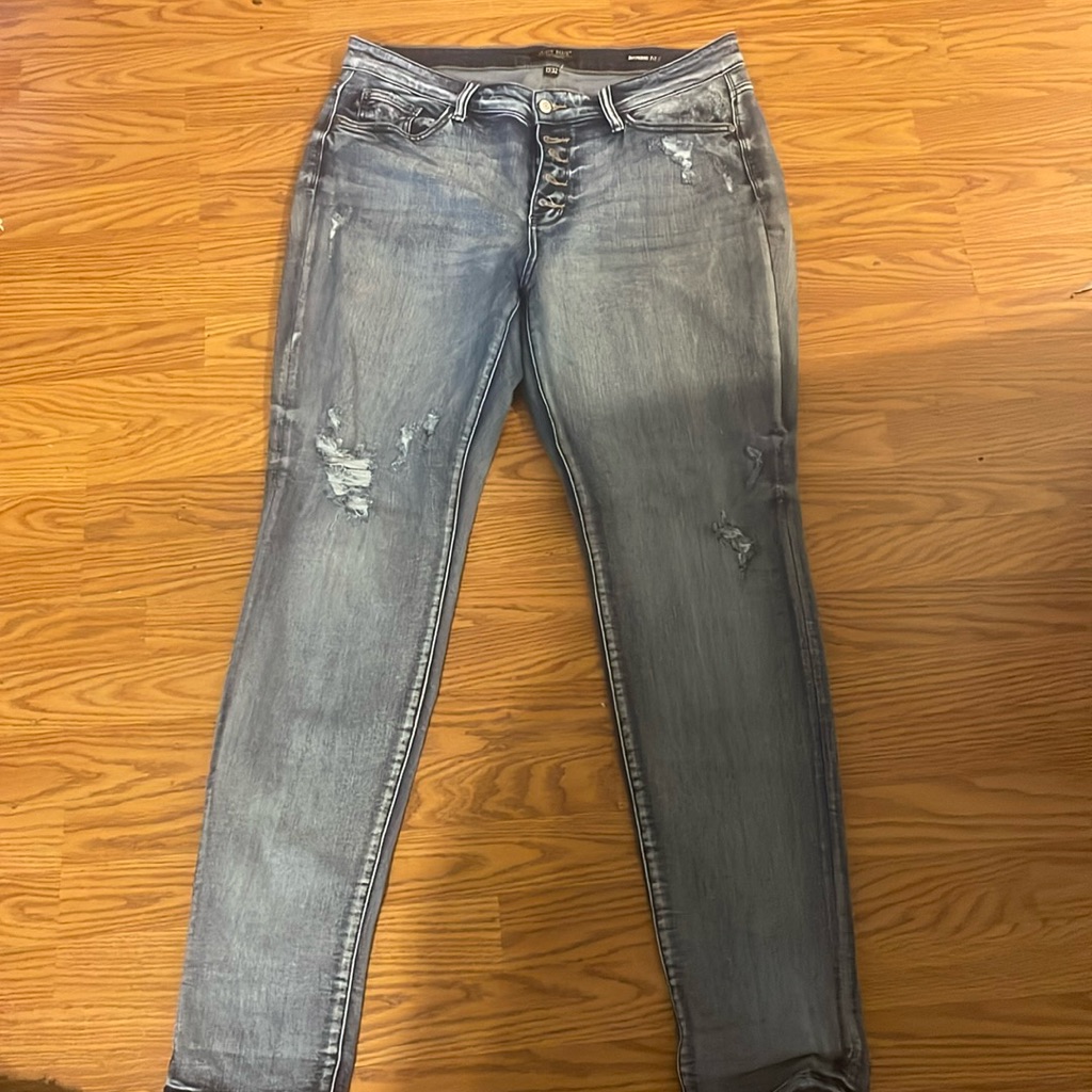 Judy Blue Distressed Boyfriend Jeans